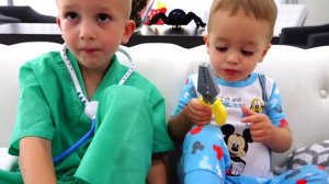 BAD KIDS & GIANT SPIDER Johny Johny Yes Papa Nursery Rhymes Song  & Learn Colors for Children