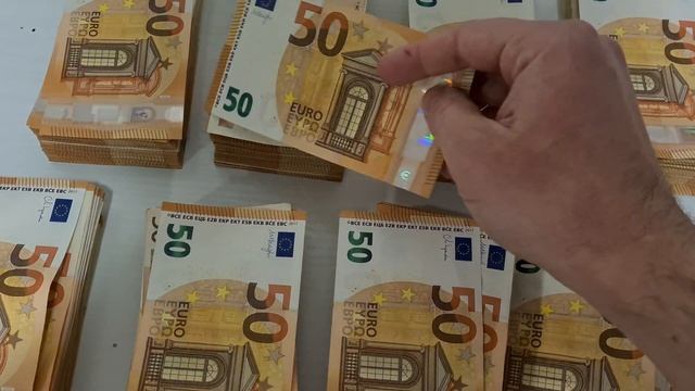 Big stack of 50 EUR. Cash money смотреть онлайн