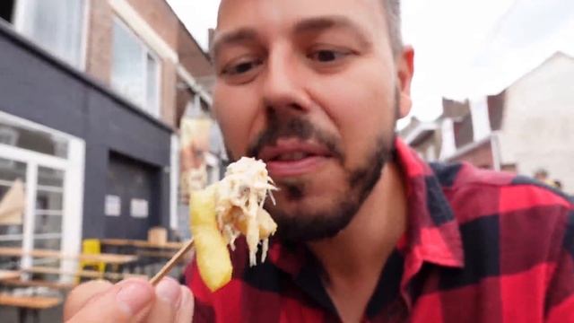 Elle fait un GRATIN de KEBAB à Wattrelos! + Food Tour dans le Nord - VLOG 1200 смотреть онлайн