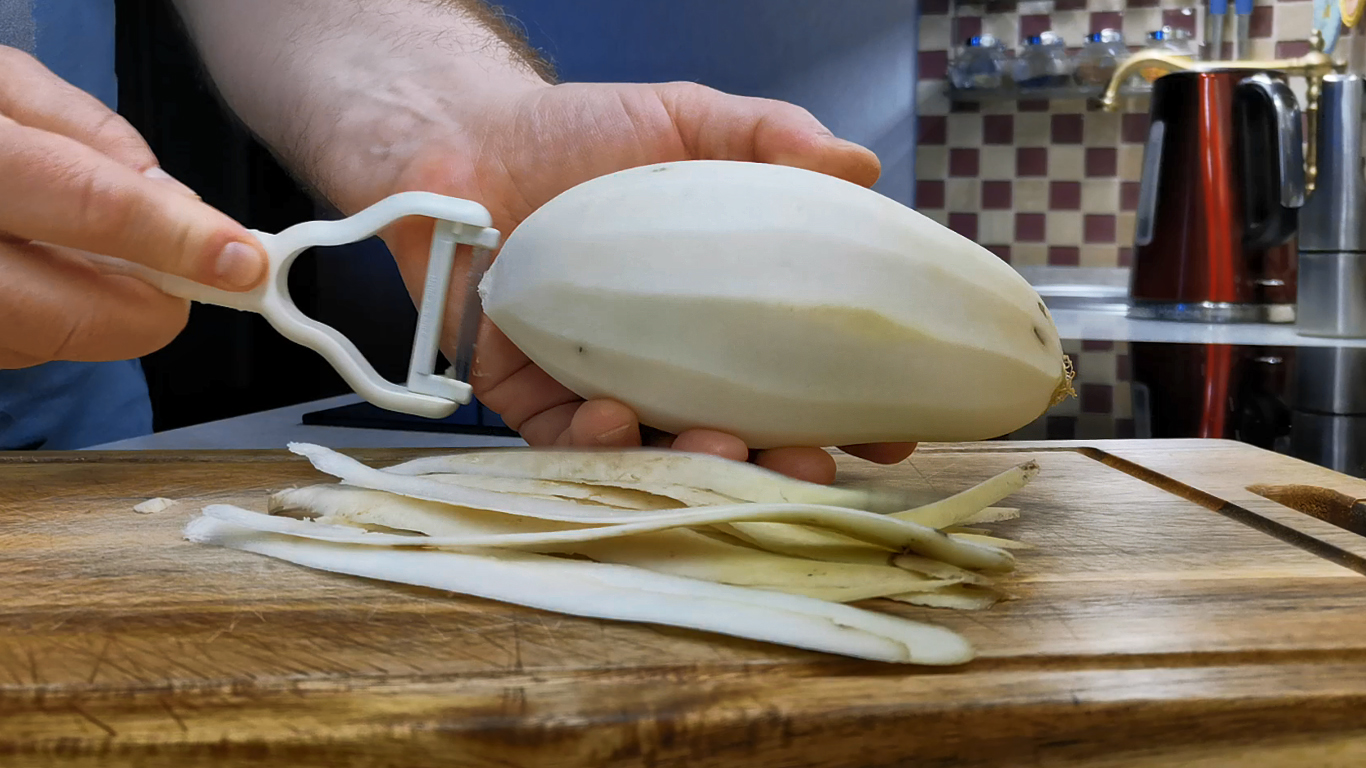 РЕДЬКУ едим килограммами, готовим часто и много! САЛАТ с РЕДЬКОЙ, самый ходовой рецепт! смотреть онлайн