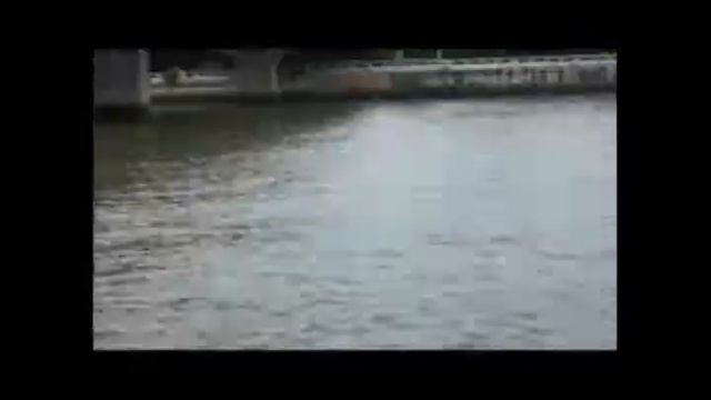 Swimming Guangzhou, China's Pearl River смотреть онлайн