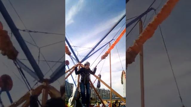 Прыгают на батуте кенгуру поставил на самую максималку смотреть онлайн