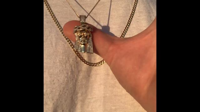 Natural Sunlight on Diamonds 14k Gold Flat curb Cuban link blinging In the Sunlight ~Jesus piece смотреть онлайн