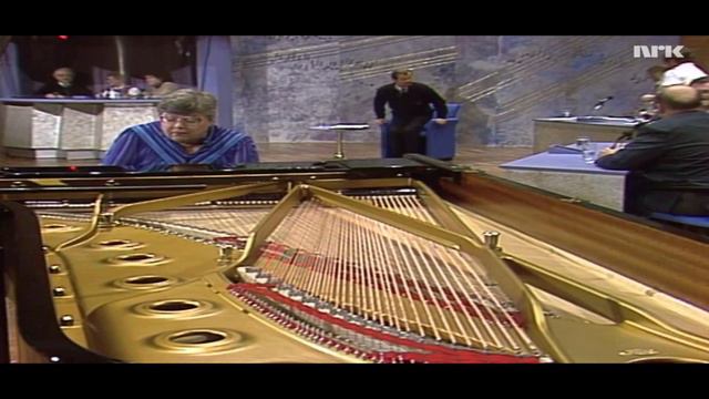 Eva Knardahl plays Liszt's Nightingale смотреть онлайн
