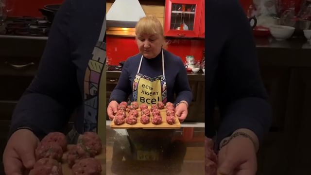 Тефтели мясные в томатном соусе с паприкой смотреть онлайн