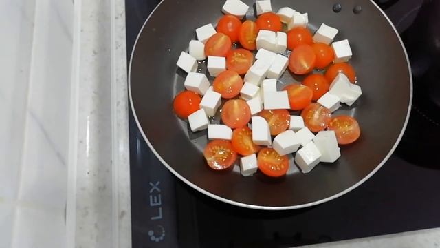 Популярный рецепт спагетти с томатами черри и сыром фета #бездуховки смотреть онлайн