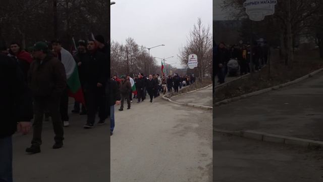 Протестиращите пред Двете кули смотреть онлайн