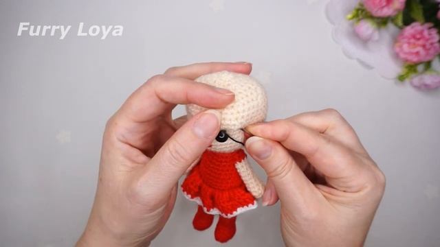 ?Это так мило?Как связать КУКОЛКУ в красном крючком амигуруми . Часть 2 смотреть онлайн