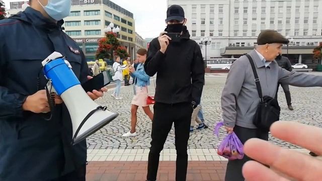 МУСОРА РАЗГОНЯЮТ НАРОД НА ПЛОЩАДИ ПОБЕДЫ КАЛИНИНГРАД 29 08 20 смотреть онлайн
