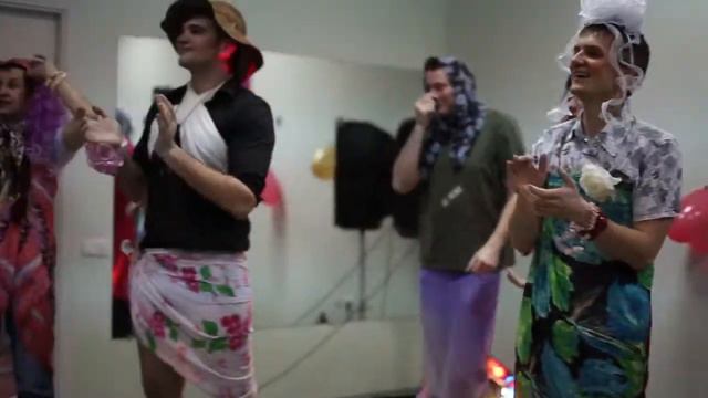 8 марта - поздравление от парней Cuatro Caminos смотреть онлайн