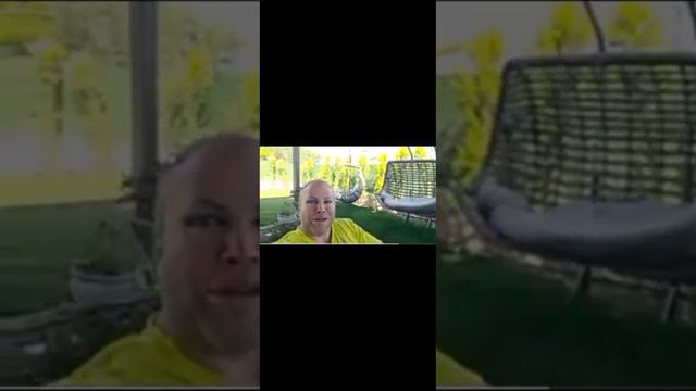 Так чья эта вилла, Шпак? И в каком чулане тебе позволяют ночевать? смотреть онлайн