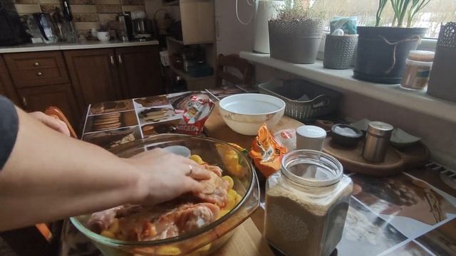 РЕЦЕПТ Как приготовить куриные бедра с картошкой смотреть онлайн