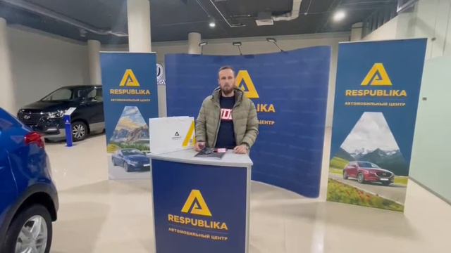 Завьялов Илья очень рад своему новому автомобилю! смотреть онлайн