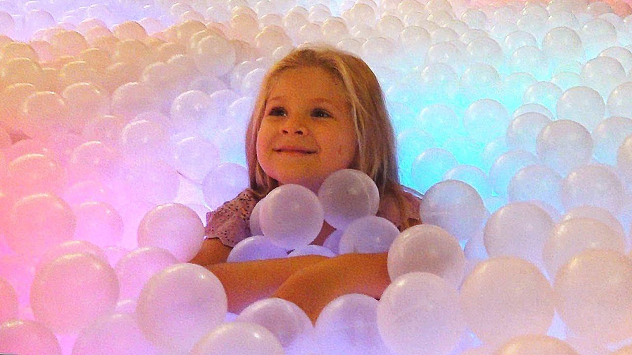 Diana And Roma In The Museum Of Selfie