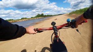 Как едет электровелосипед по рыхлому пляжному песку