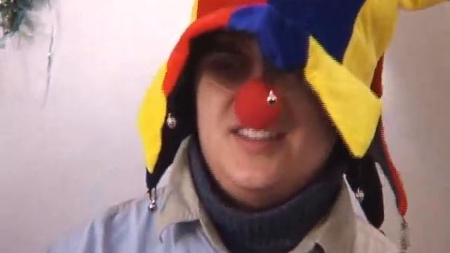 Новогодние игрушки ... детки... и хлопушки.