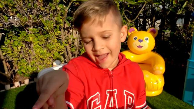 Diana e Roma Encontram Slime na Praia смотреть онлайн