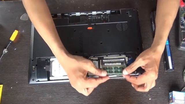 Acer Aspire V3 series Laptop Replace/Upgrade RAM смотреть онлайн