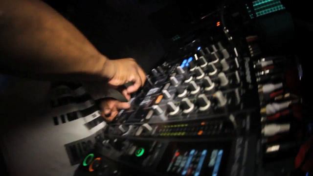 Turn Past 10 & Wasteland Present: Donald Glaude смотреть онлайн