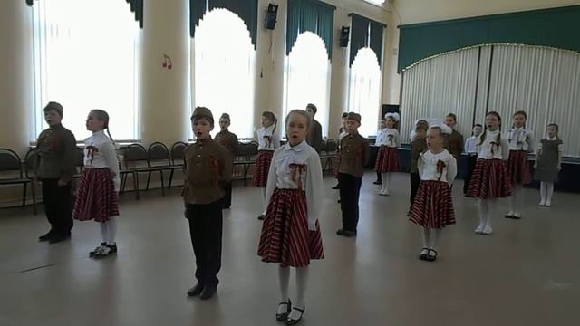 Патриотическая акция-флешмоб «Москва поёт песни Победы» 2016 смотреть онлайн