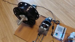 Намотчик филамента на катушку.