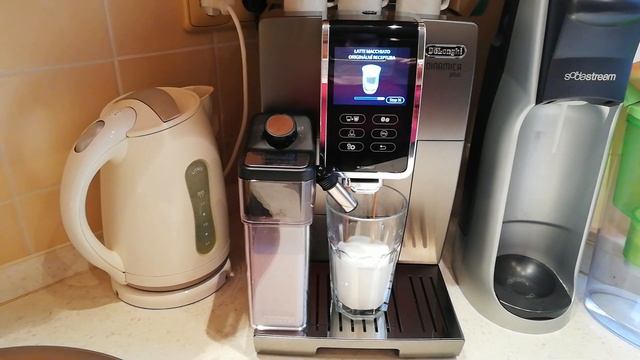 Latte macchiato - DeLonghi ECAM370.95.T смотреть онлайн
