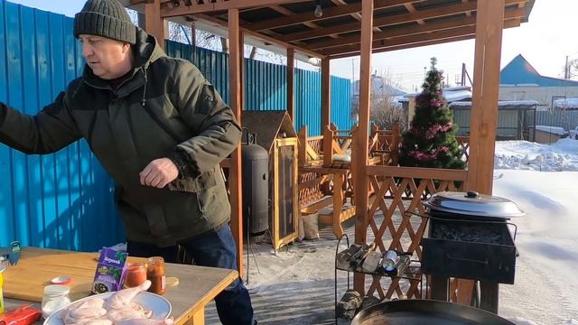 ПРИГОТОВИЛ ЦЫПЛЁНКА ТАБАКА НА СВЕЖЕМ ВОЗДУХЕ смотреть онлайн