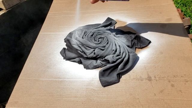 Using (2) Fabric Sprays On (2) Different Colored T-Shirts - Swirl & Scrunch Tie Dye Effect смотреть онлайн