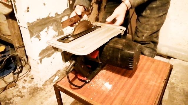 Живём на юге/Делаем косяки для дверей в баню #стройка #ремонт #переезд смотреть онлайн