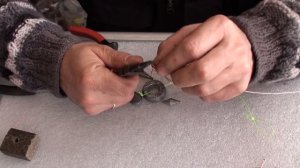 Лайфхак. Как сделать клипсу на макушатник