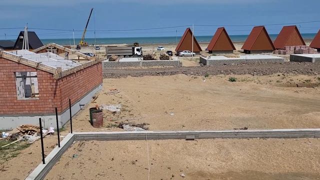 Домики за один месяц. Строим на наших участках. Пляжные вечеринки. Отдых с друзьями в Дагестане. смотреть онлайн