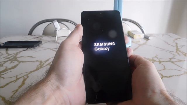 شريط مستوى صوت الهاتف المحمول من Samsung عالق على الشاشة смотреть онлайн