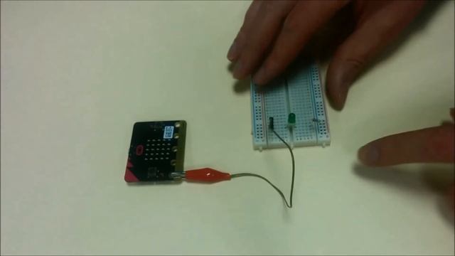 BBC Micro-bit beginner's GPIO Flashing LED Tutorial смотреть онлайн