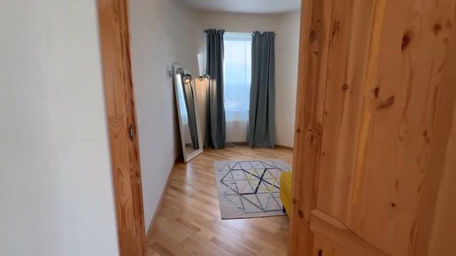 Современный коттедж в соснах с панорамными видами и круглым атмосферным камином смотреть онлайн