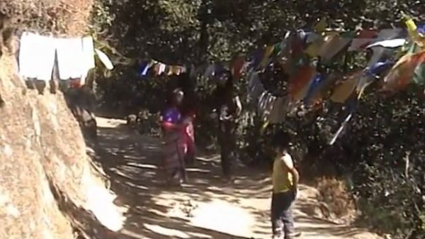 Adventure Trekking to Tiger Nest Monastery (Taktsang Lhakhang) in Paro (BHUTAN)