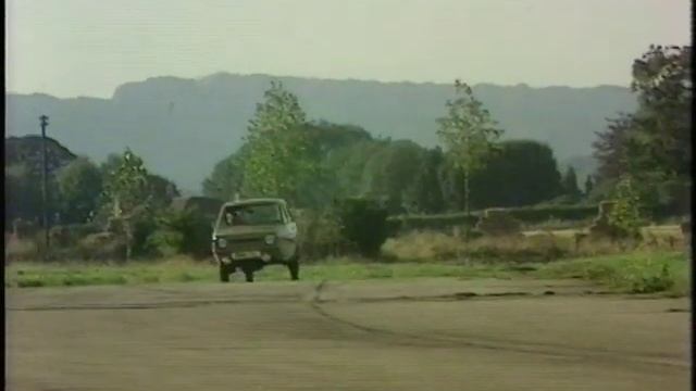 Reliant Robin | Three Wheeler | British Cars | Drive in | 1973 смотреть онлайн