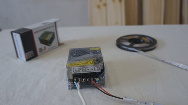 Как подключить СВЕТОДИОДНУЮ ЛЕНТУ к блоку питания? How to connect led strip. смотреть онлайн