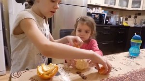 VLOG Катя и Настя мне помогают. Алиса рассказывает сказку