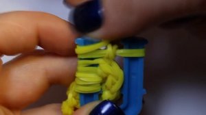 ЦЫПЛЕНОК из резинок на рогатке без станка | Chick Rainbow Loom Charm