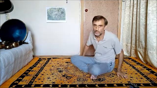 Упражнение йоги "весы" хорошо вытягивает и укрепляет позвоночник и плечевые суставы смотреть онлайн