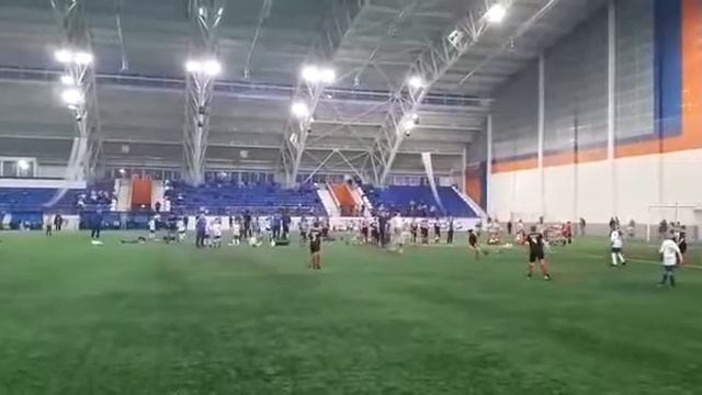 Я играю на футбольном поле смотреть онлайн