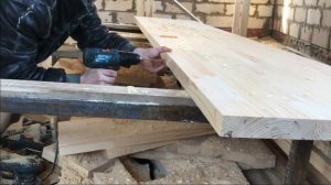 Склеил площадку из двух щитов для лестницы простой способ.