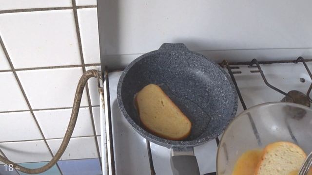 Быстрый завтрак - яичница с хлебом (Субтитры) смотреть онлайн