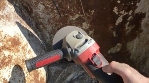 ? УШМ AG-20B? Аккумуляторная болгарка от BOXBOT. Тестируем болгарку на металлоломе в лесу.