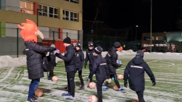 Маскот FC Phoenix дарит новогодние подарки смотреть онлайн