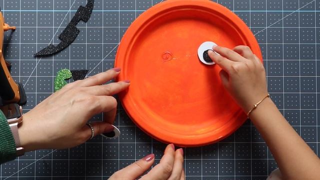 FUN HALLOWEEN CRAFTS FOR KIDS | Paper Plate Pumpkin Craft for Kids смотреть онлайн