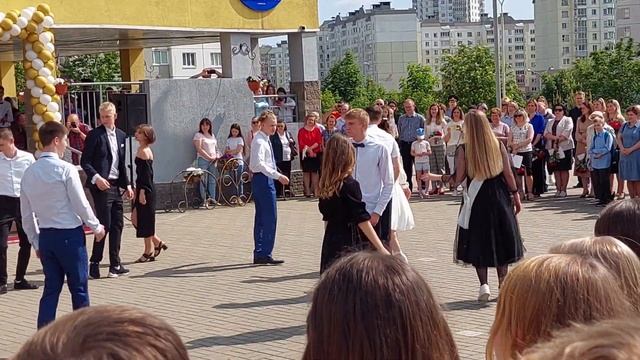 Последний звонок. Вальс выпускников. 25 мая 2023. Минск, СШ № 25. смотреть онлайн
