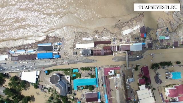 Масштабное наводнение в Краснодарском крае. Дорога, ведущая со стороны Джубги в Сочи была закрыта смотреть онлайн