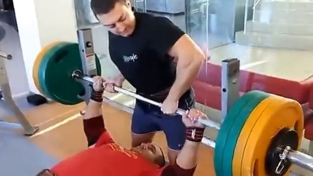 Михаил Паллер, подготовка к сезону 2015 г. - жим - raw - 210 кг на 2 раза. смотреть онлайн