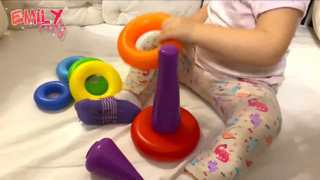 Emily and stacking toy / Эмили и Пирамида смотреть онлайн